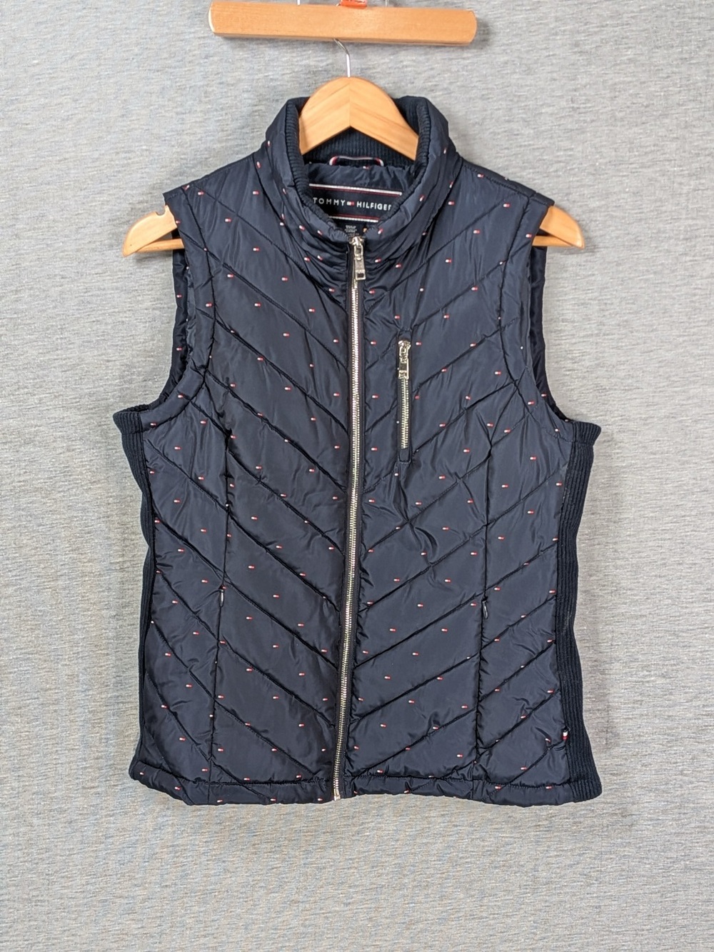 Tommy Hilfiger Quilted Chevron Puffer Vest- with flaw - Picture 2 of 12